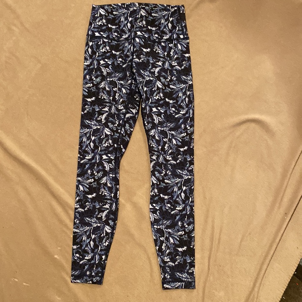 Lululemon Wonder Under Blue Floral Leggings | Color: Black/Blue | Size: 6 - Picture 2 of 8
